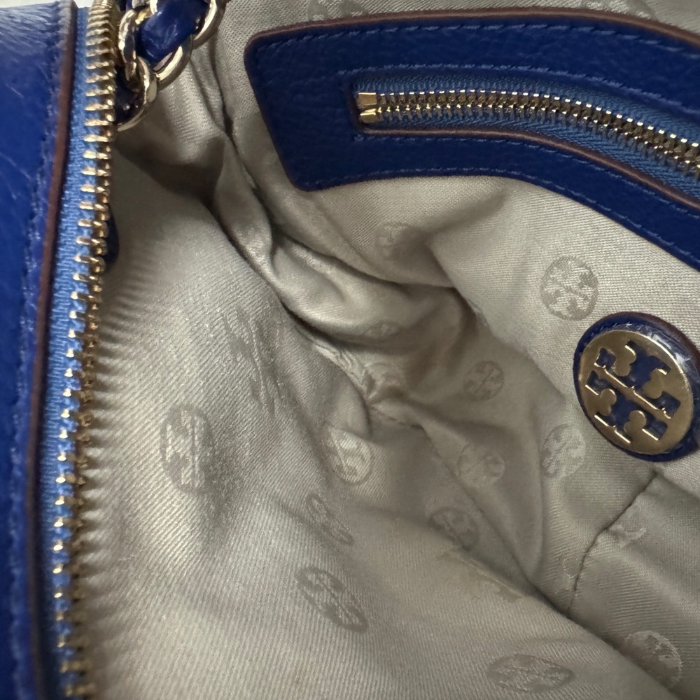 Tory Burch Cobalt Blue Pebbled Leather Chain Crossbody with Tassel - Picture 11 of 11